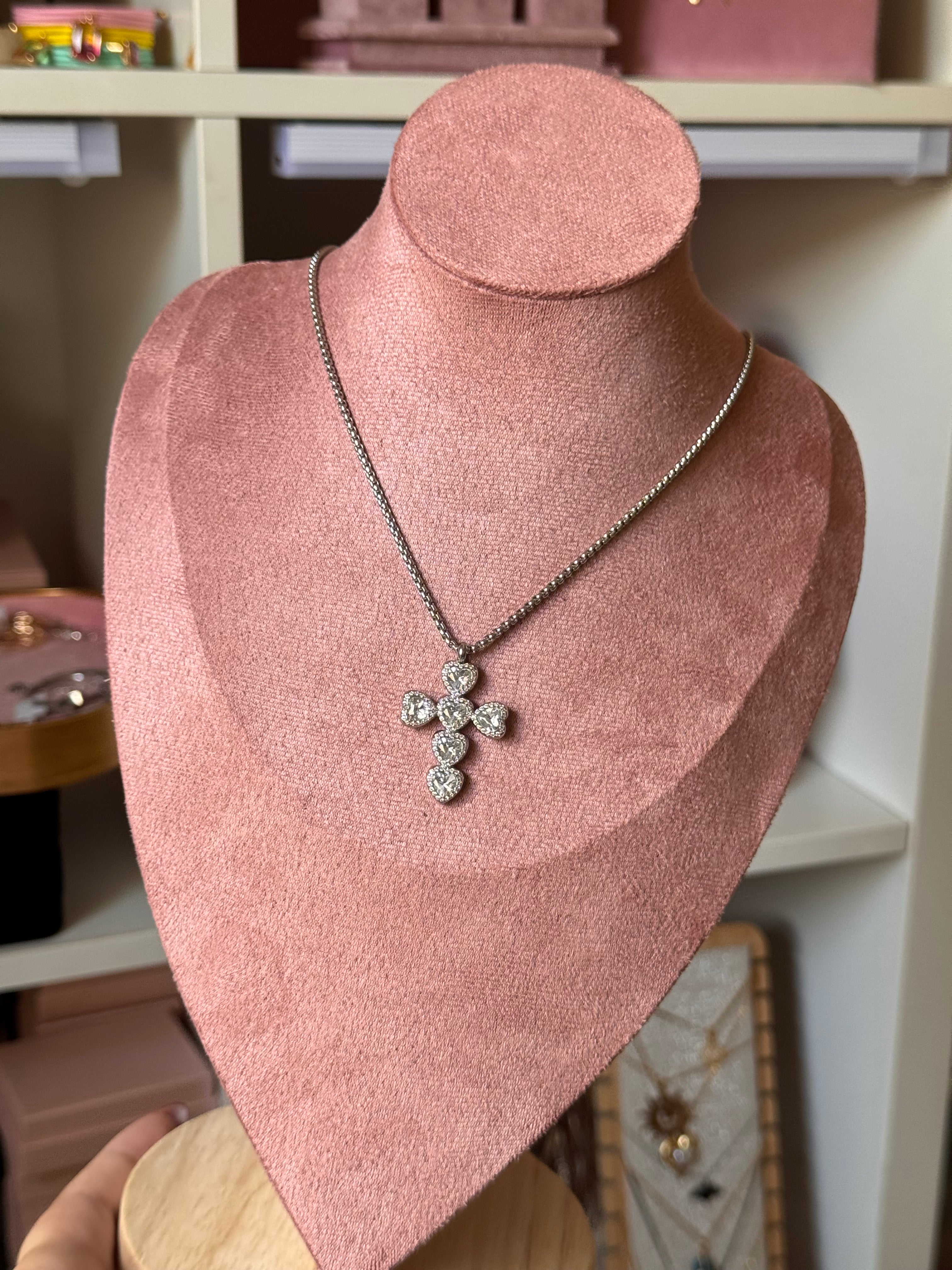 COLLAR CROSS HEARTS