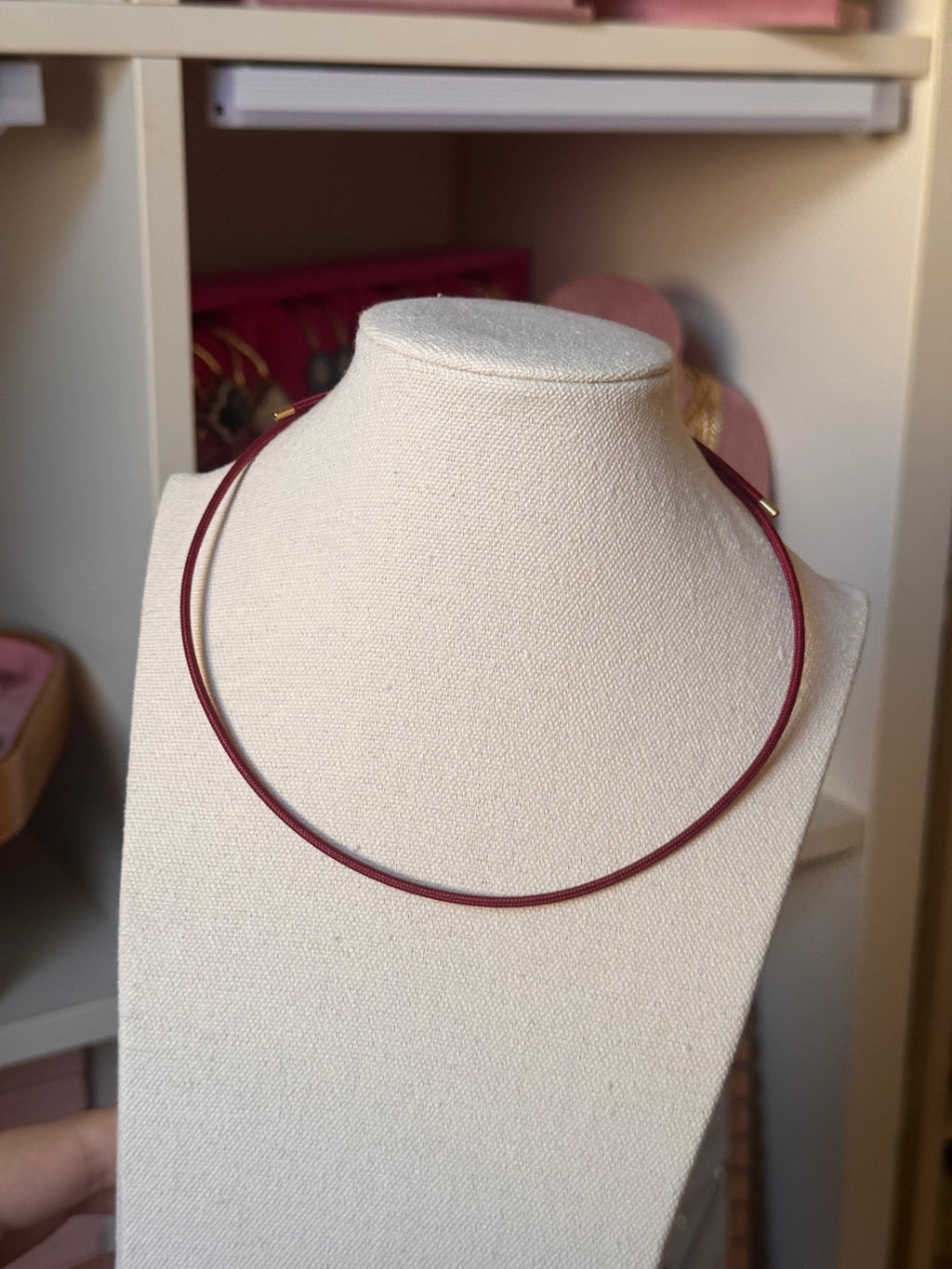COLLAR INFINITE BURDEOS