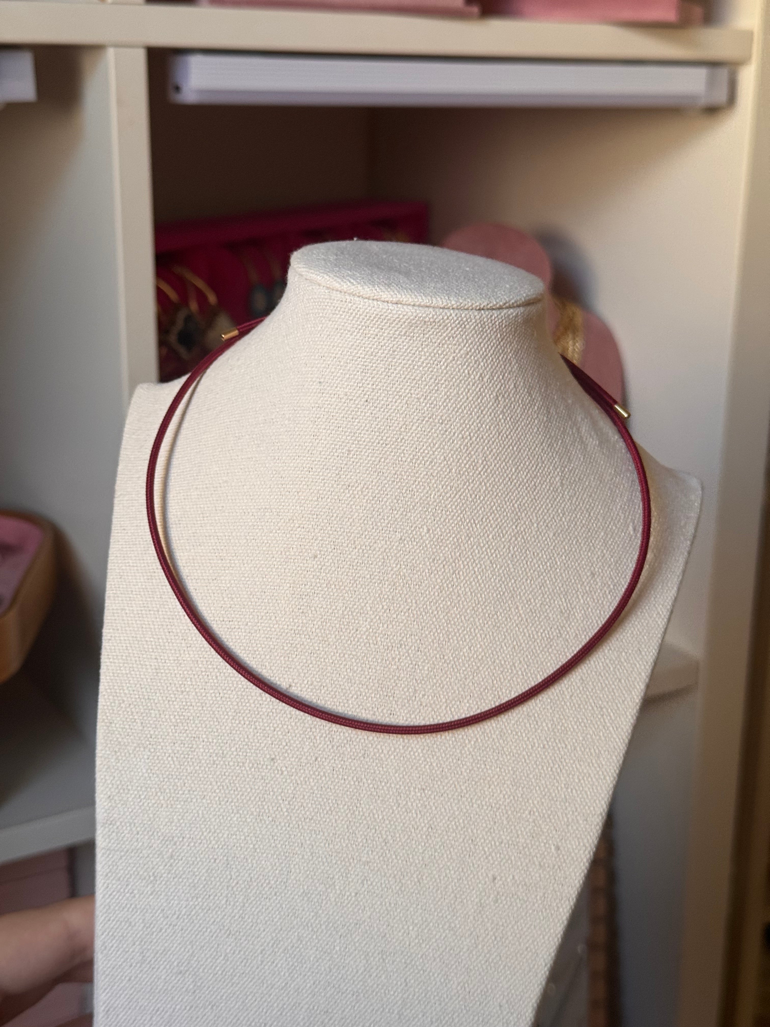 COLLAR INFINITE BURDEOS