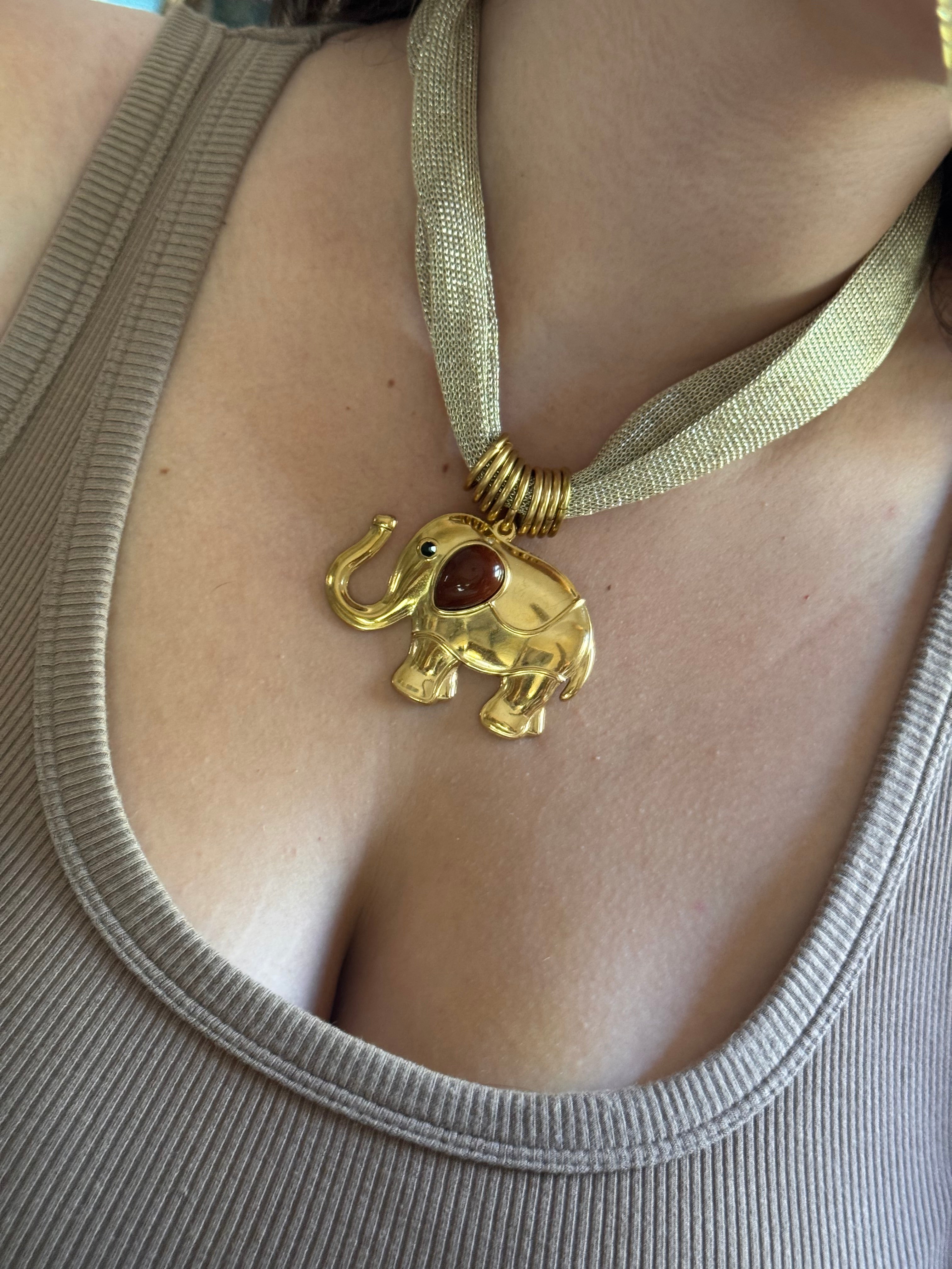 COLLAR ELEPHANT