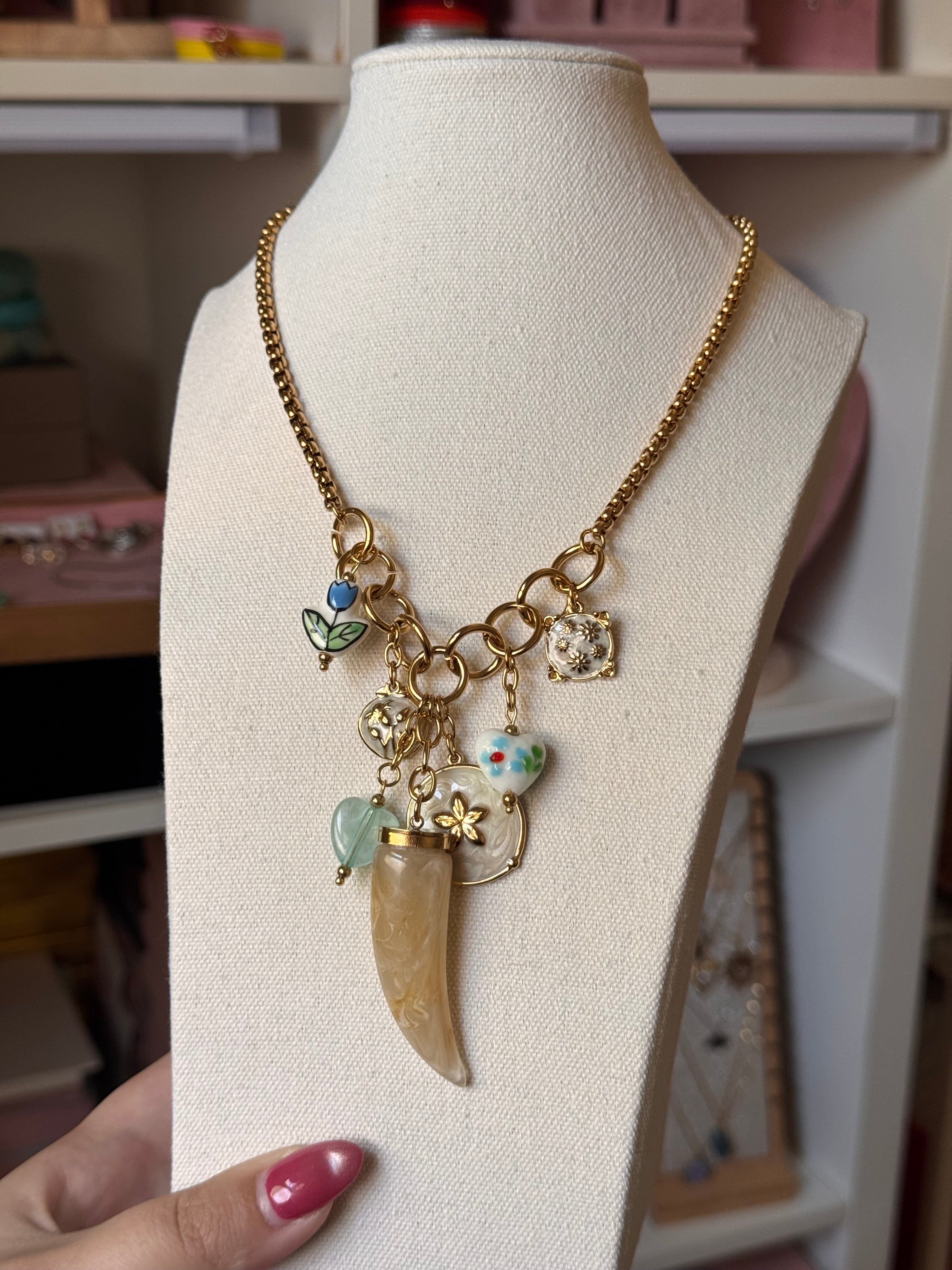 COLLAR CHARM MIX