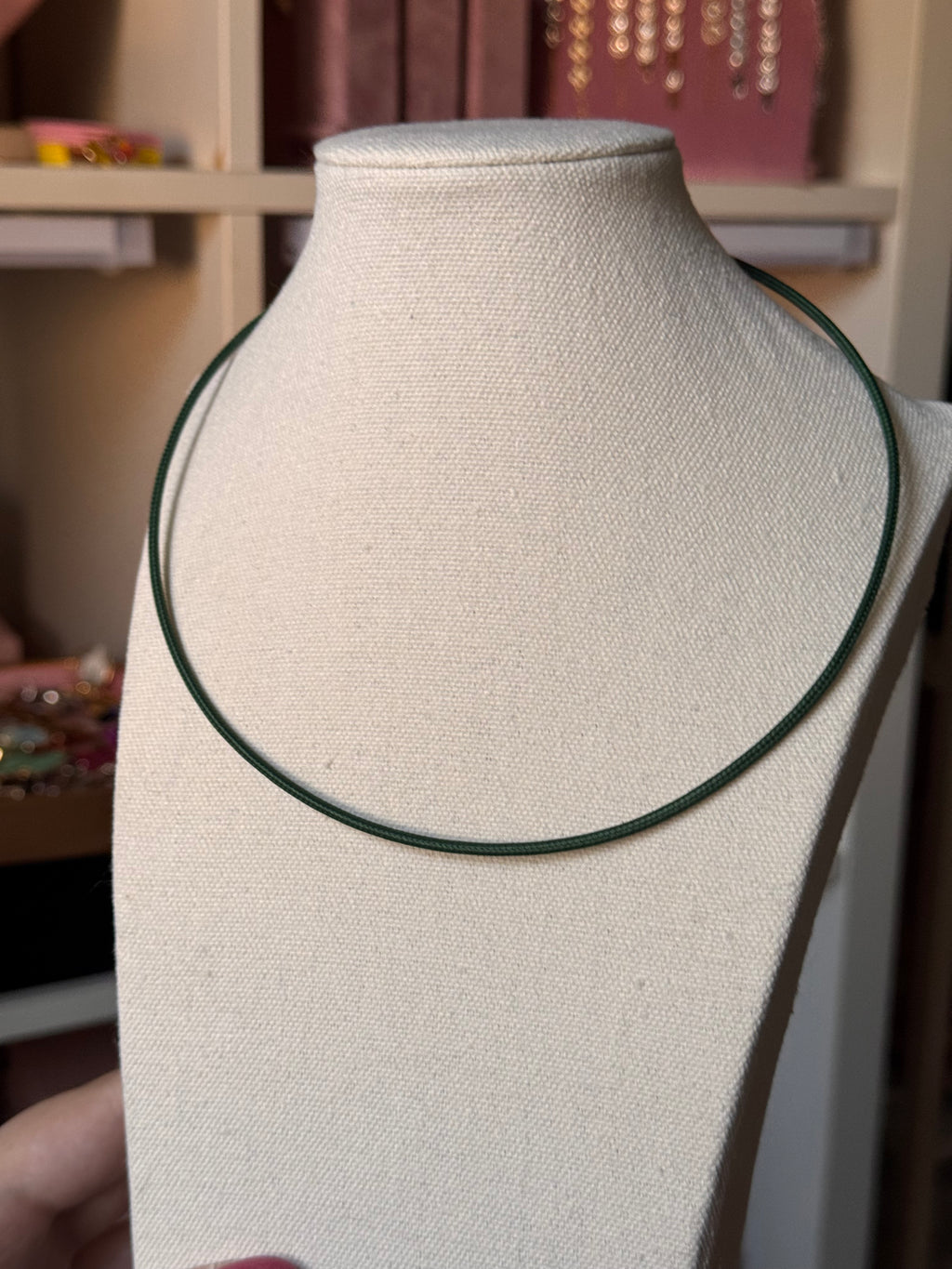 COLLAR INFINTE VERDE OSCURO