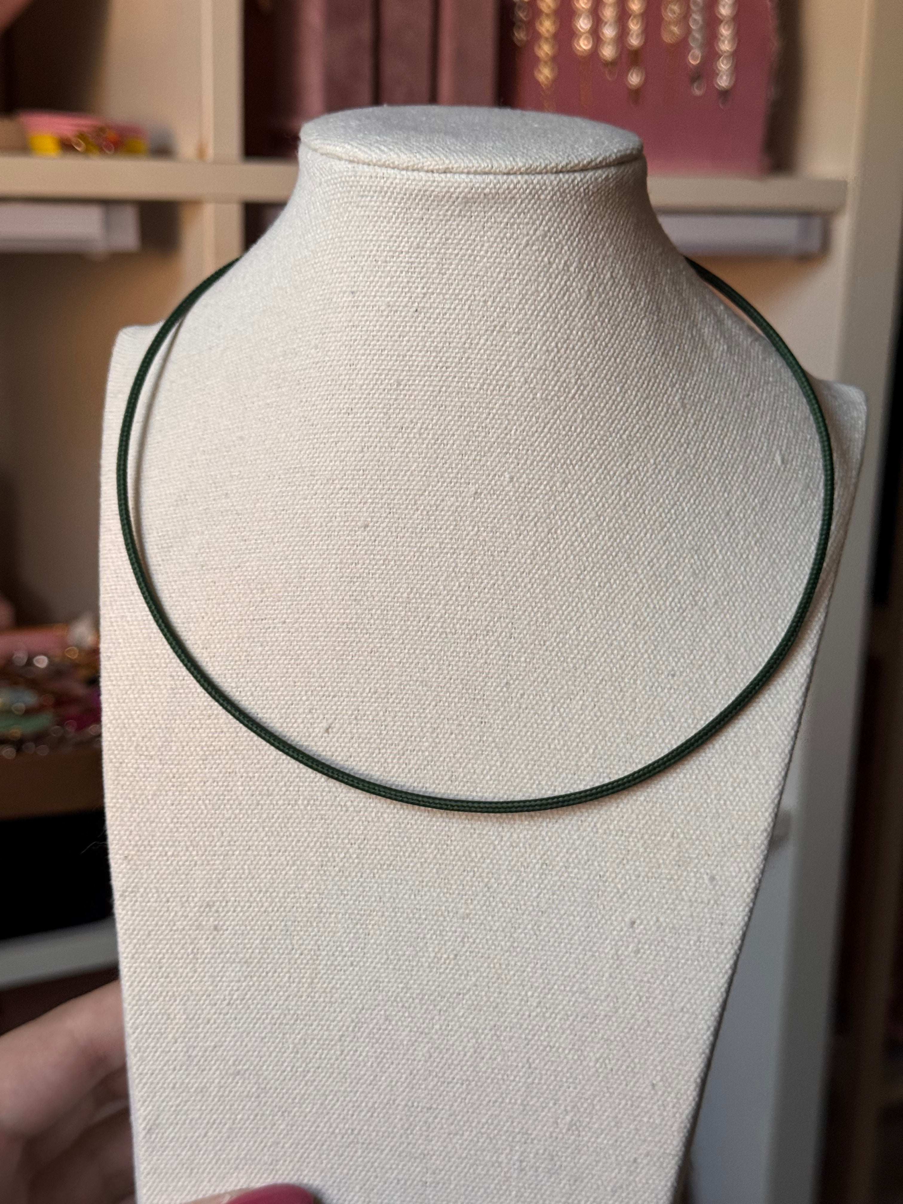 COLLAR INFINTE VERDE OSCURO
