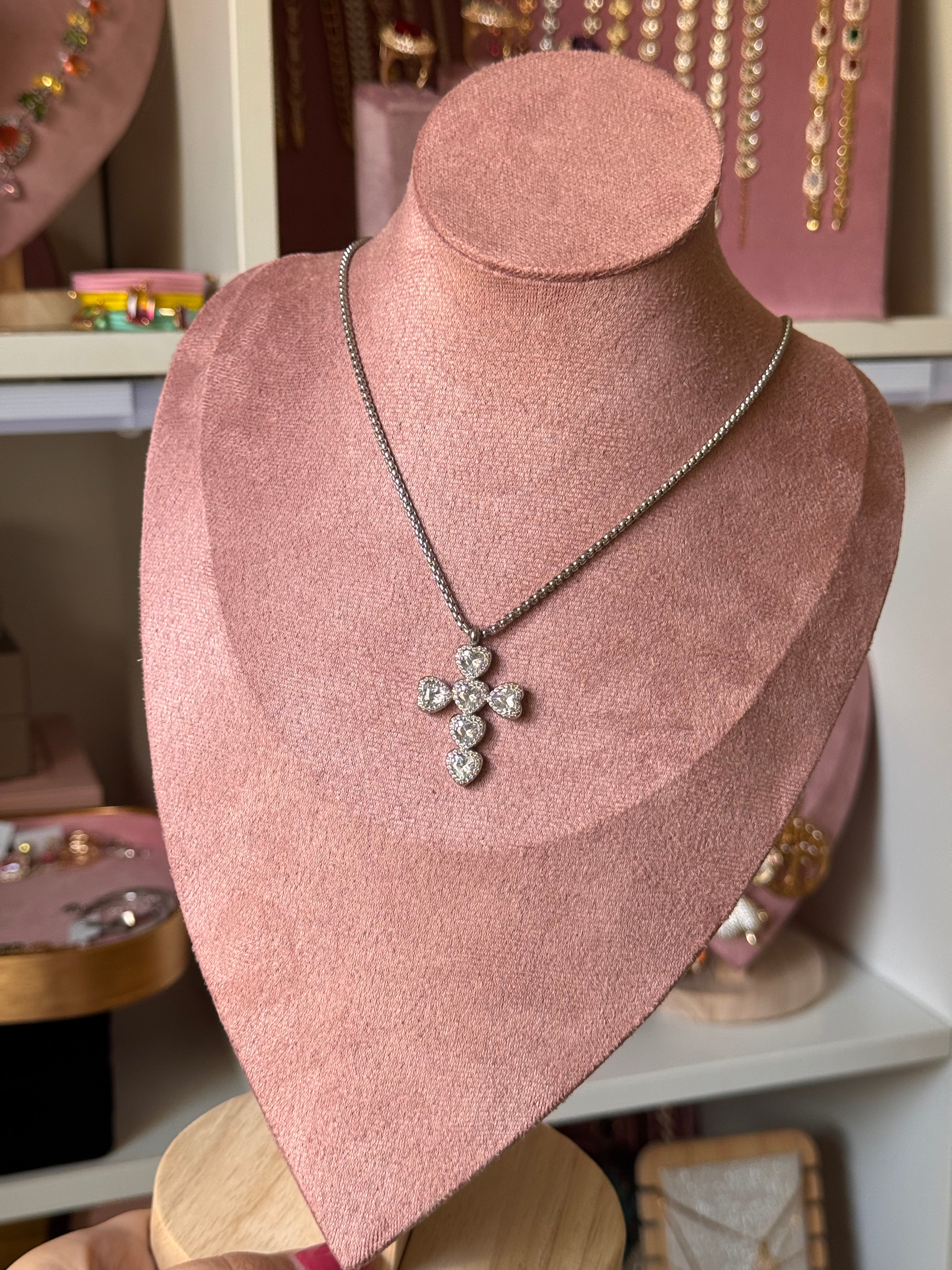 COLLAR CROSS HEARTS